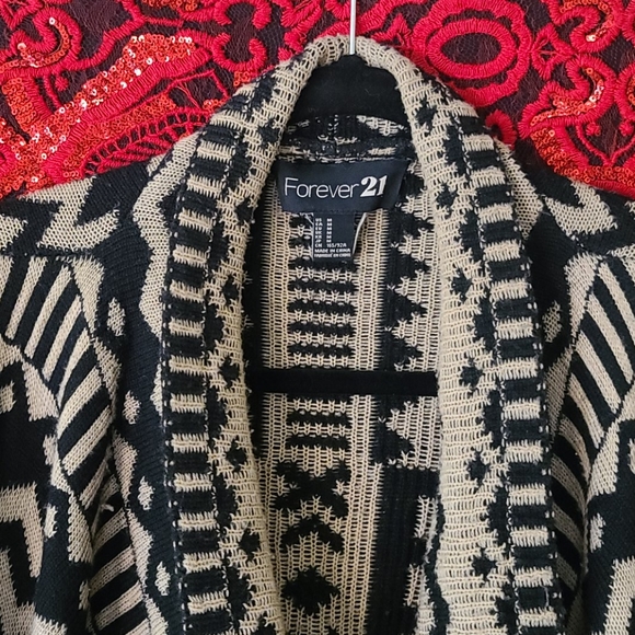 Used sweater - Picture 2 of 6